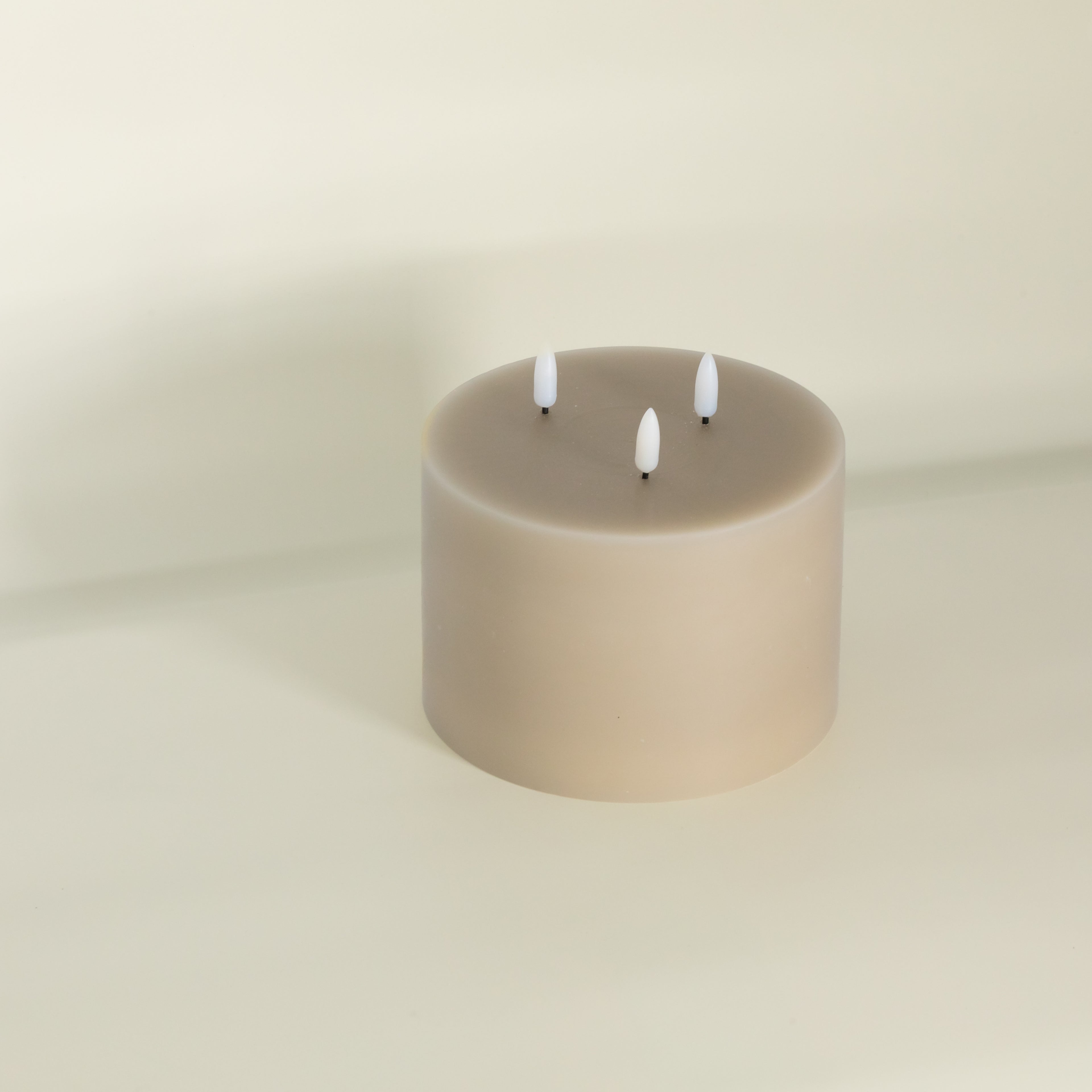 Große 3 Docht LED Kerze beige